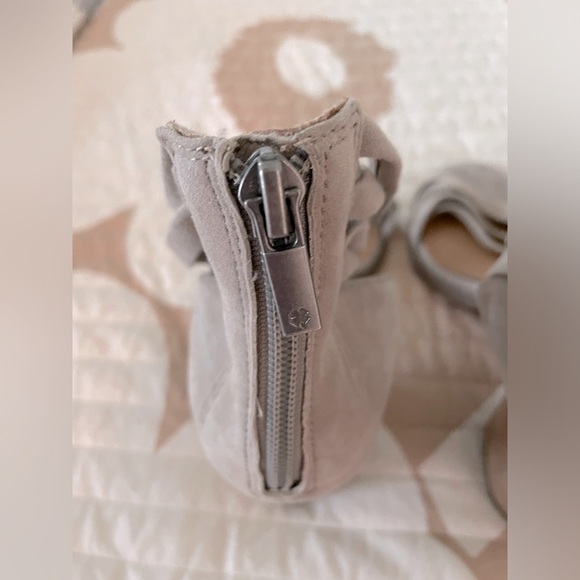 Lucky Brand neutral heels - Picture 5 of 7